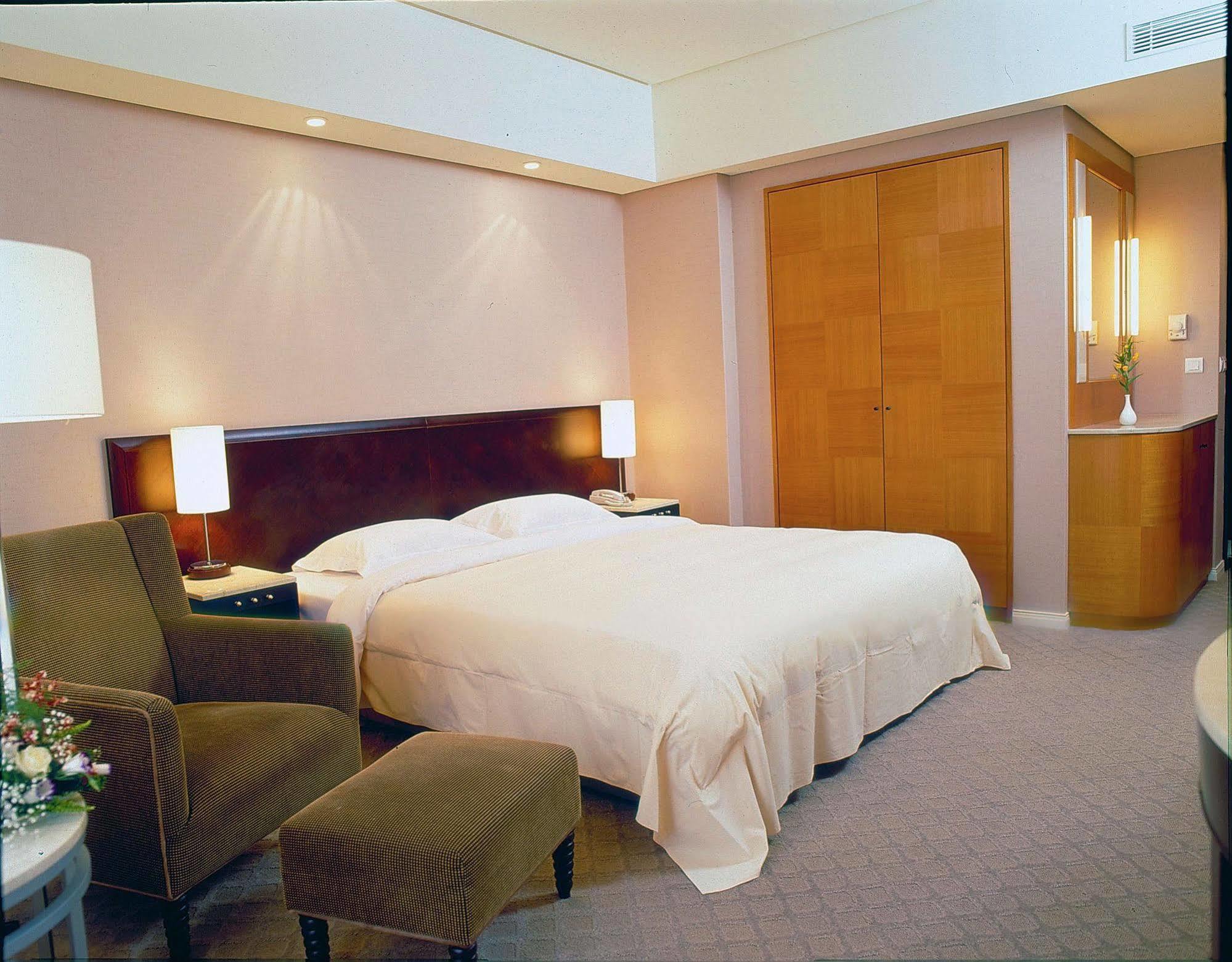 Welcome Hotel Тайпей Екстериор снимка